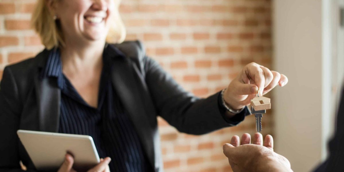 real-estate-agent-handing-keys